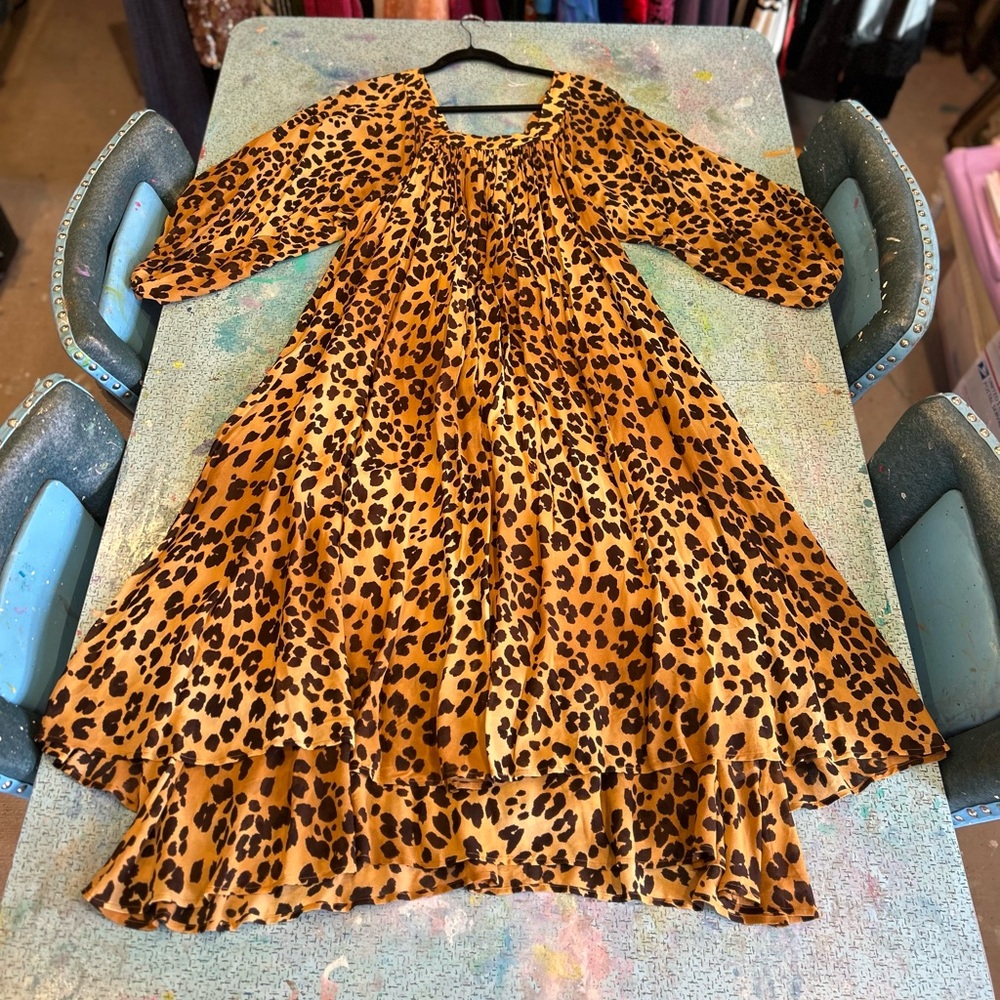 Flowing Leopard ๐ Dress